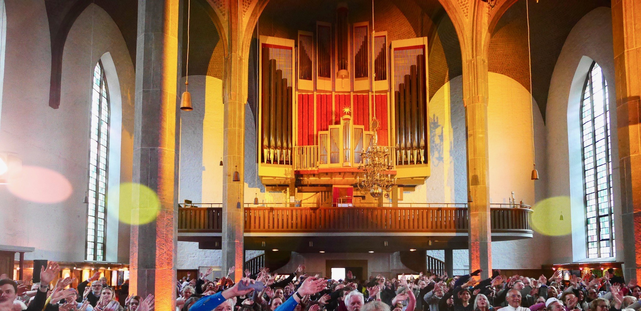 After Work SInging mit vielen Menschen bei den Nachtansichten